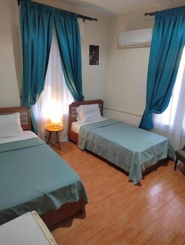 In-room safe, blackout drapes, soundproofing, iron/ironing board - Downtown Cairo Hotel (Cairo Governorate)