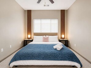 Tabla de planchar con plancha, wifi y ropa de cama 