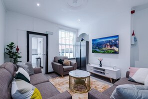 House, Smoking | 5 bedrooms - Modern Group Retreat 5BR Home for 12 Guests (Leeds)