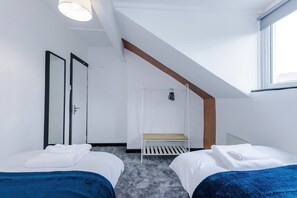 House, Smoking | 5 bedrooms - Modern Group Retreat 5BR Home for 12 Guests (Leeds)