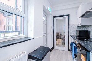 House, Smoking | 5 bedrooms - Modern Group Retreat 5BR Home for 12 Guests (Leeds)