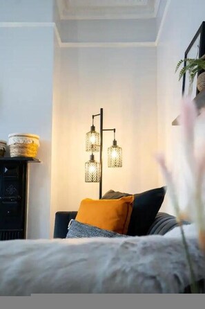House, Smoking | 5 bedrooms - Spacious 5BR Home for 12 Perfect for Groups (Leeds)