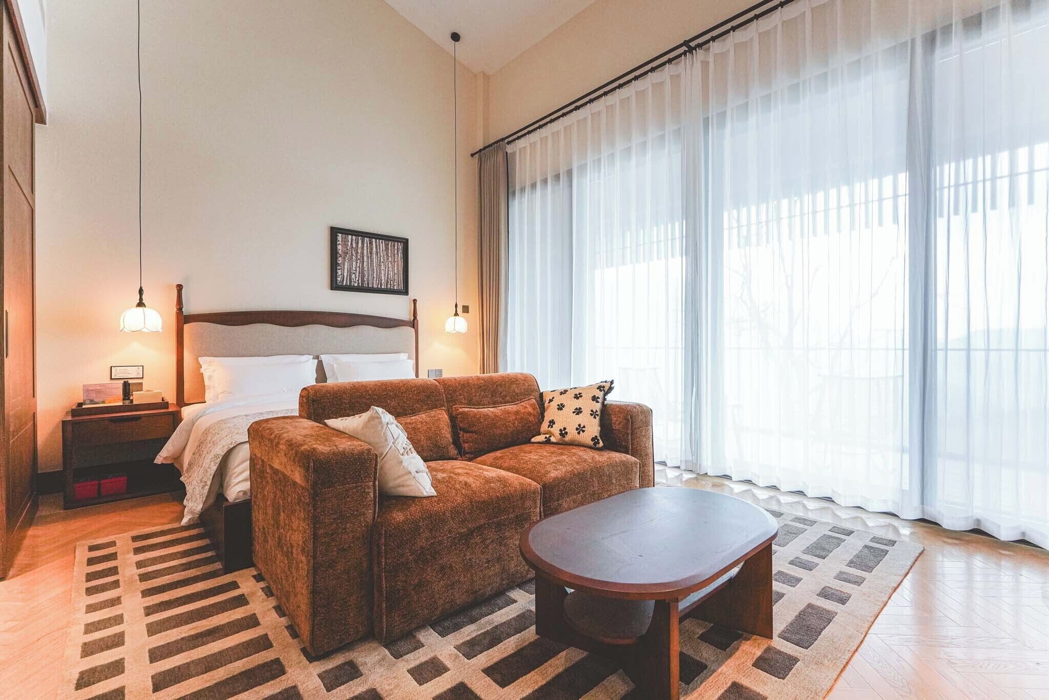 Luxury Duplex, Mountain View | Premium bedding, down comforters, minibar, individually decorated