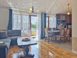 TV - Apartment Srećko by Interhome (Umag)