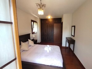 Iron/ironing board, WiFi, bed sheets