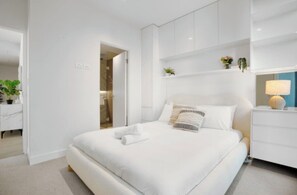 2 quartos, ferros/tábuas de passar roupa, Wi-Fi, roupa de cama