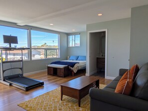Room - Gorgeous family friendly 4-bedroom house in Carlsbad (Carlsbad)