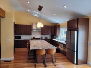 Private kitchen - Gorgeous family friendly 4-bedroom house in Carlsbad (Carlsbad)