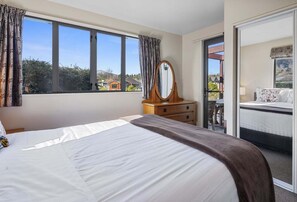 Iron/ironing board, WiFi, bed sheets - Hanmer Springs Villa 461 (Hanmer Springs)