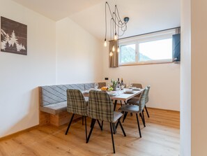 Dining area - Spacious apartment with ski in ski out and sauna (Hinterglemm)