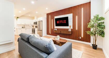 Entire Spacious Luxury Retreat Near DT | Sleeps 4 | Fast Wifi | Free Parking