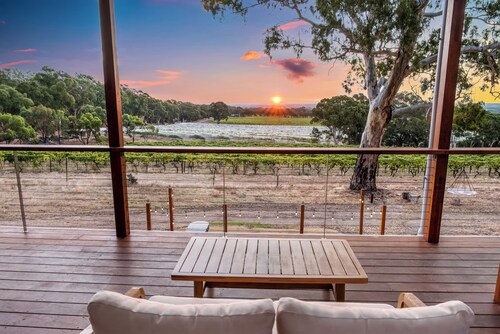  Luxury romantic vineyard escape, open fire, sunset views and outdoor bath