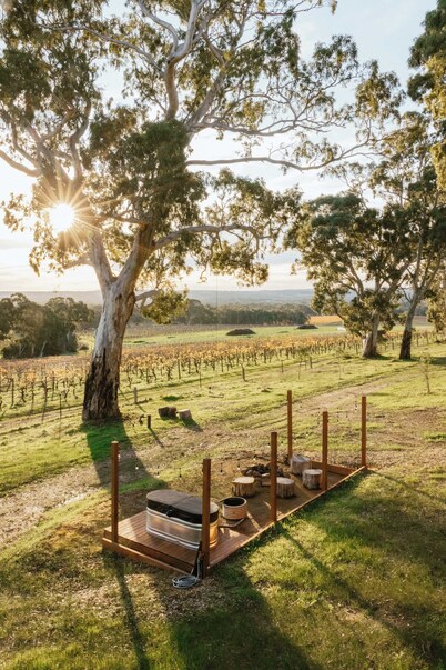  Escape One - Luxury romantic vineyard villa, sunset views & outdoor bath