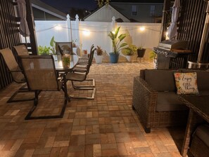 Outdoor dining - Serene 3-bedroom villa with AC in vibrant Orlando (Orlando)