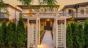 Exterior detail - Vancouver Verdant Villa (Vancouver)