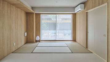 Signature Apartment, Garden View | Blackout drapes, iron/ironing board, free WiFi