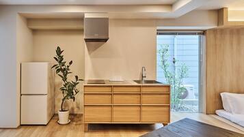 Signature Apartment, Garden View | Private kitchenette | Fridge, electric kettle, highchair, cookware/dishes/utensils