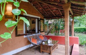 Bungalow Superior, vista giardino | Ristorazione all'aperto