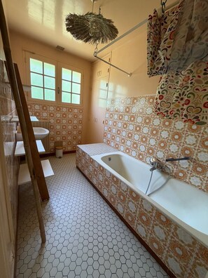 Hair dryer, toilet paper - Vrbo Property (Bretignolles-sur-Mer)