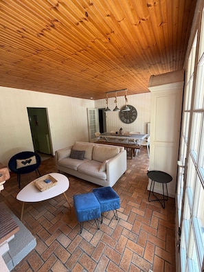 Living area - Vrbo Property (Bretignolles-sur-Mer)