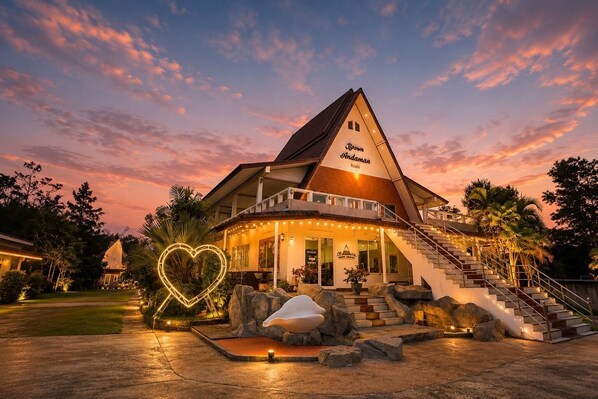 Exterior - Brown Andaman Krabi resort and cafe (Khlongtom District)
