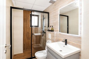 Studio, Lake View | Bathroom | Slippers - Apartments NOCE - Premium Lake View (Ohrid)