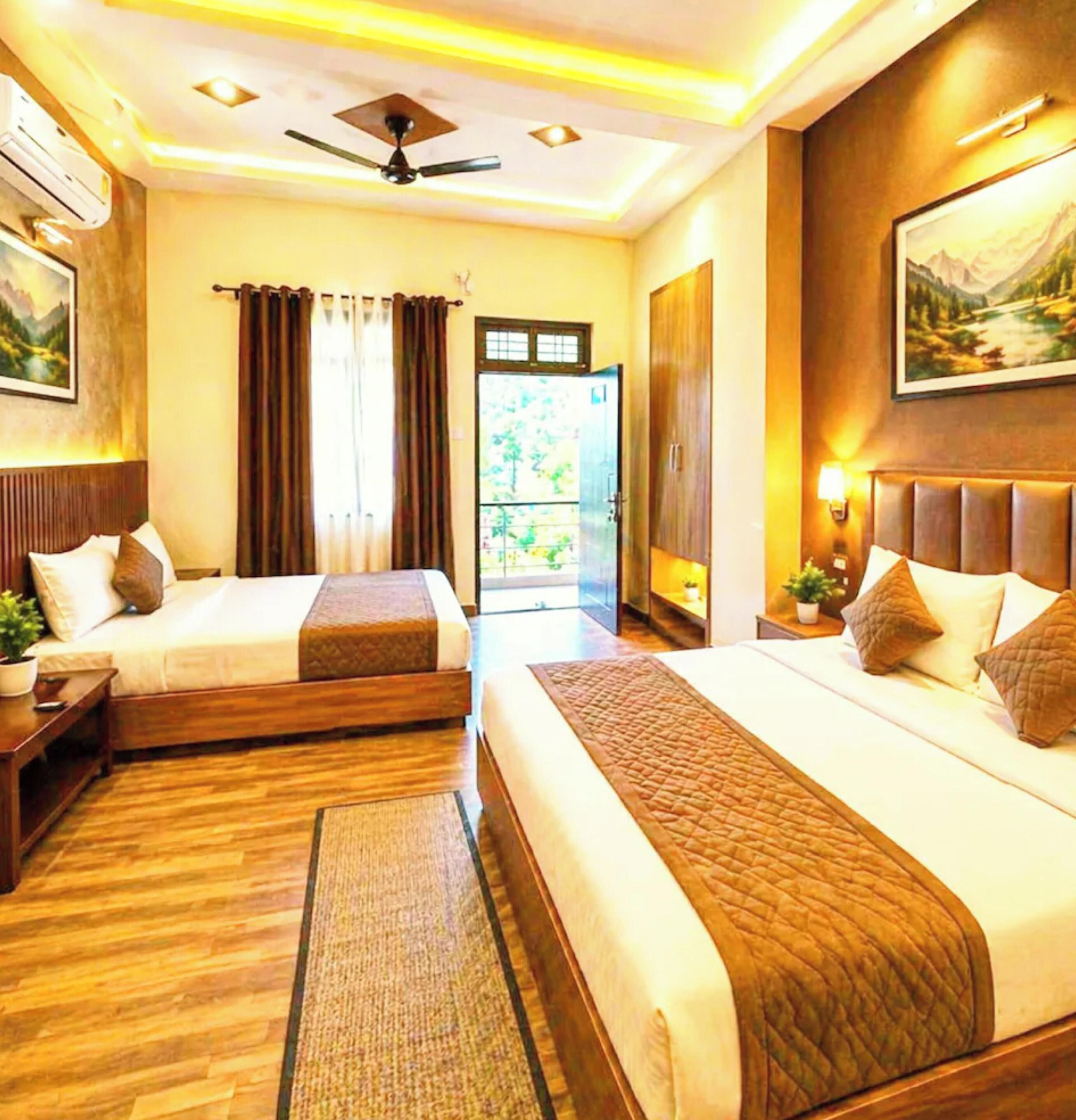 Deluxe Quadruple Room, Air conditioning | Hypo-allergenic bedding, desk, soundproofing, free WiFi