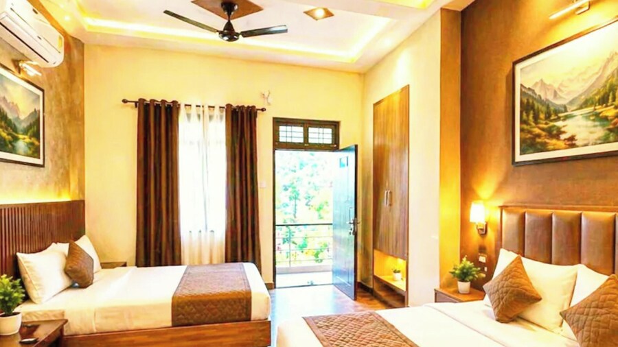 Premium Hotel Girish Heritage Stay