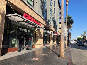 Exterior - Furnished Studio Apartment in Hollywood (Los Angeles)
