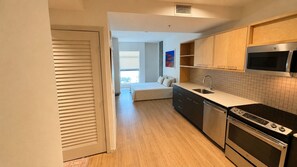 Internet - Furnished Studio Apartment in Hollywood (Los Angeles)
