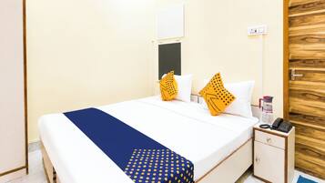Hypo-allergenic bedding, desk, soundproofing, free WiFi