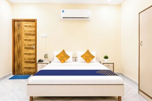 Hypo-allergenic bedding, desk, soundproofing, free WiFi - Hotel Mahadeva Stay Prayagraj (Prayagraj)