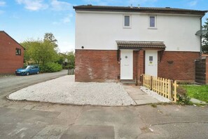 Exterior - 2-Bed House Near Bury Town Centre (Greater Manchester)
