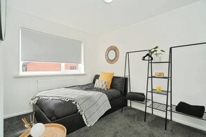 Internet - 2-Bed House Near Bury Town Centre (Greater Manchester)