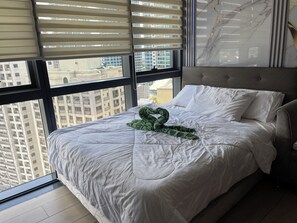 1 bedroom, iron/ironing board, WiFi, bed sheets - Studio hotel like condo in Eastwood heart center of Quezon City Entertainment (Quezon City)
