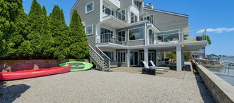 Upscale Waterfront Studio! Walk to Nantasket Beach
