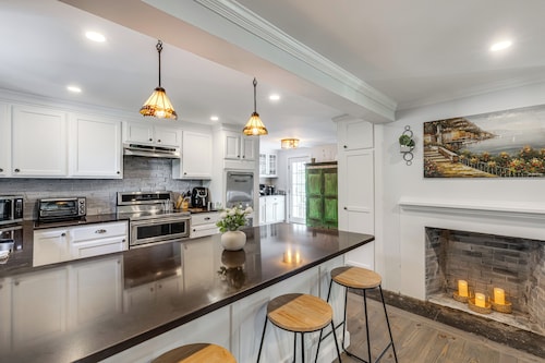 Main St Retreat! 1895 Farmhouse in Port Jefferson