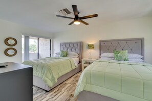 1 slaapkamer, een strijkplank/strijkijzer, internet, beddengoed