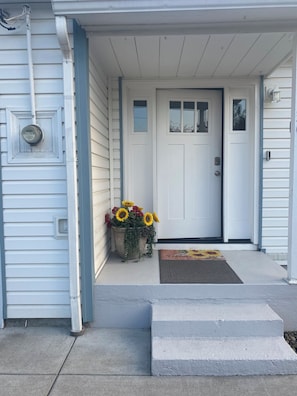 A house with a front door, a small porch, a mailbox, and a flower pot with flowers. - Hidden Gem close to I-5, 10 min. to downtown 2 bedroom w/AC in charming Salem OR (Salem)