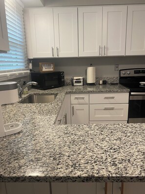 Paper towels - Hidden Gem close to I-5, 10 min. to downtown 2 bedroom w/AC in charming Salem OR (Salem)