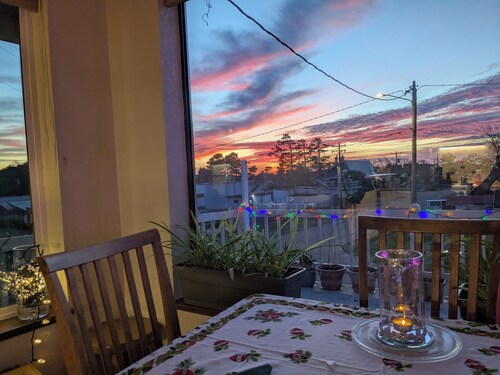 Easy Street Lookout: Upper Unit of Duplex