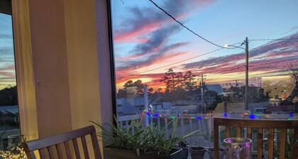 Easy Street Lookout: Upper Unit of Duplex