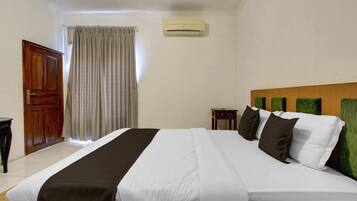 Desk, free WiFi, bed sheets