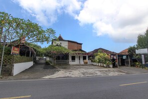 Exterior - Deluxe Family Comfort Stay with Free Parking (Yogyakarta)