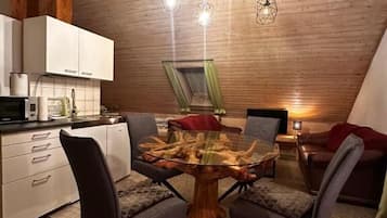 Studio, Balcony, Hill View | Interior