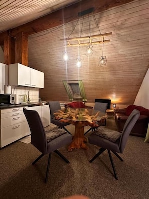 Studio, Balcony, Hill View | Interior