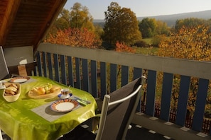 Studio, Balcony, Hill View | Outdoor dining