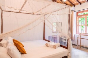 Desk, laptop workspace, free WiFi - Drift House by Unrushed (Ahangama)
