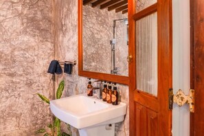 Quarto casal superluxo, vista para o pátio | Banheiro