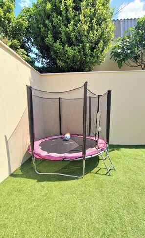 Property grounds - Family villa - Swimming pool & games - Paris 20 mins (Vernouillet)